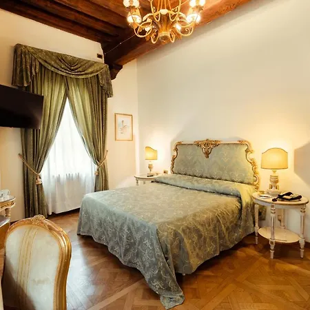 Palazzo Alexander Lucca